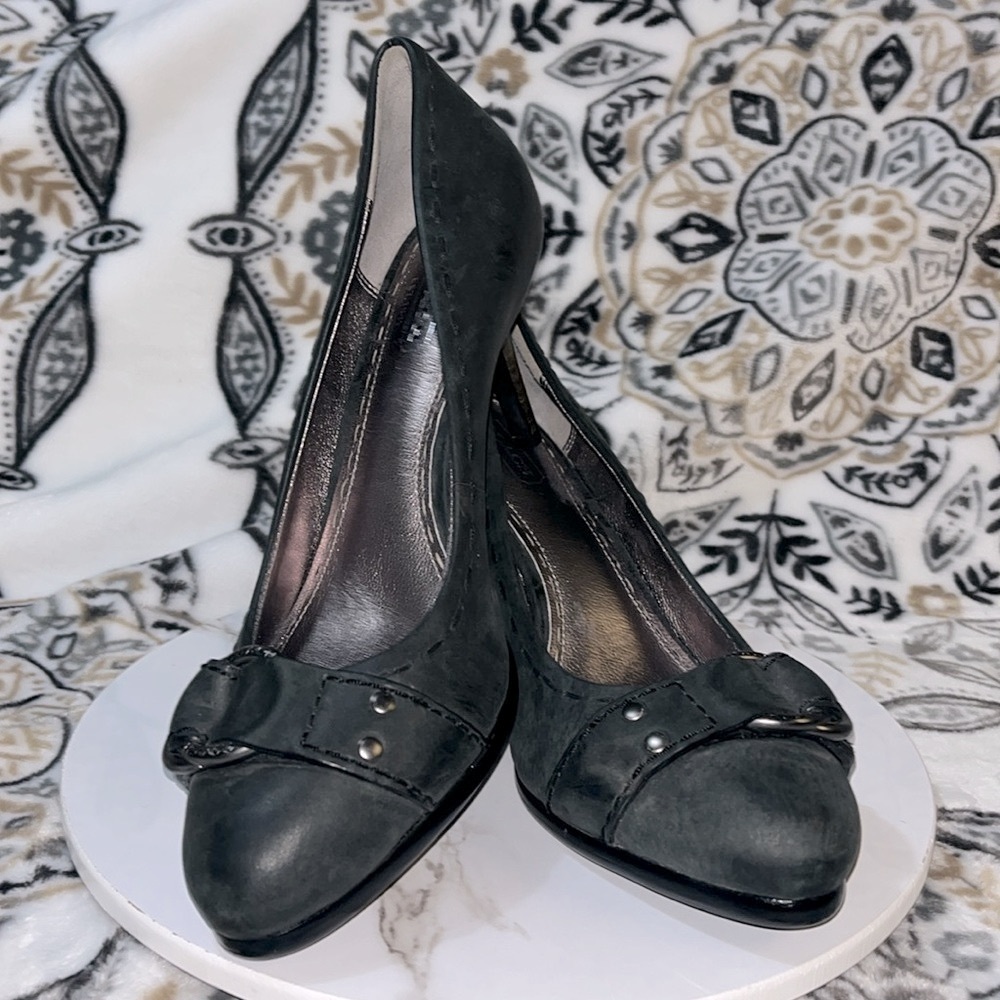 Coach Dinah Black Gray Leather Pumps Heels Buckle WhipStitch Women’s Size 8 B - Picture 4 of 14